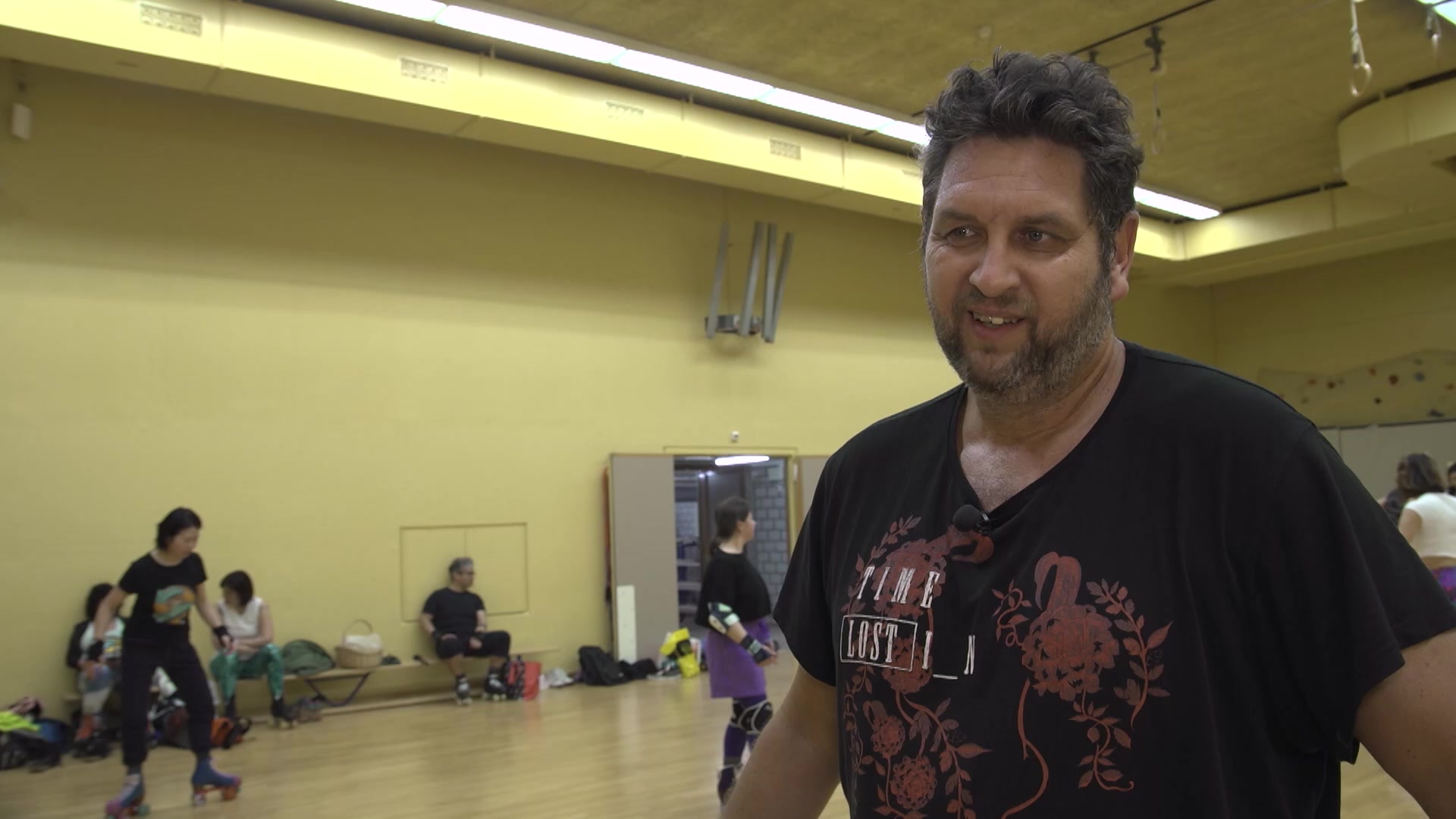  Elegante Rollschuh-Pirouetten mit den Bebbi Skaters