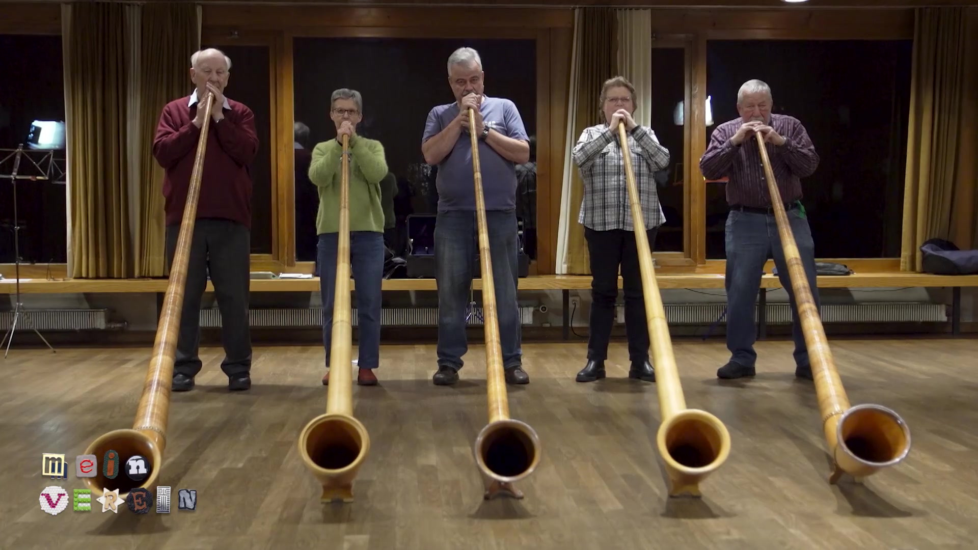 Traditionelle Töne mitten in der Stadt mit der Alphorngruppe Riehen
