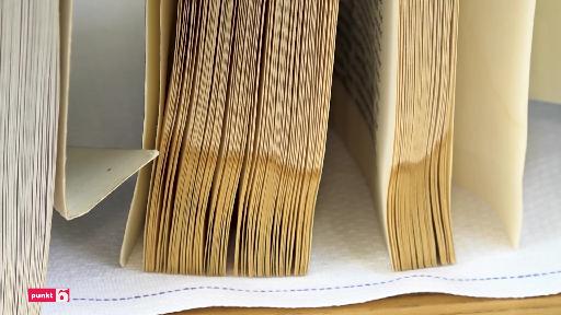 Uni-Bibliothek muss Bücher vor Nässe retten