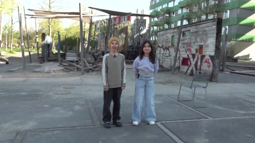 Lorin und Enea testen Erlenmattspielplatz