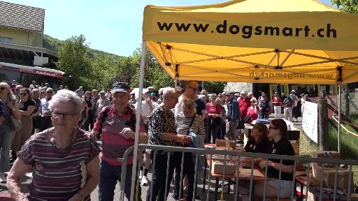Das schöne Wetter lockte viele Besucher:innen ans Oltinger Dorffest