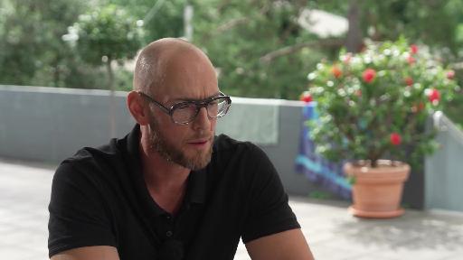 Coiffeur Thomas Hinz erzählt über die Zusammenarbeit mit der Sozialarbeit BS