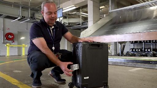 Telebasel checkt ein: Unterwegs in der Gepäcksortierung