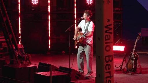 Bastian Baker eröffnet das Floss Festival