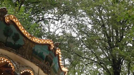 Wind und trockene Bäume beunruhigen Standbetreiber auf dem Petersplatz